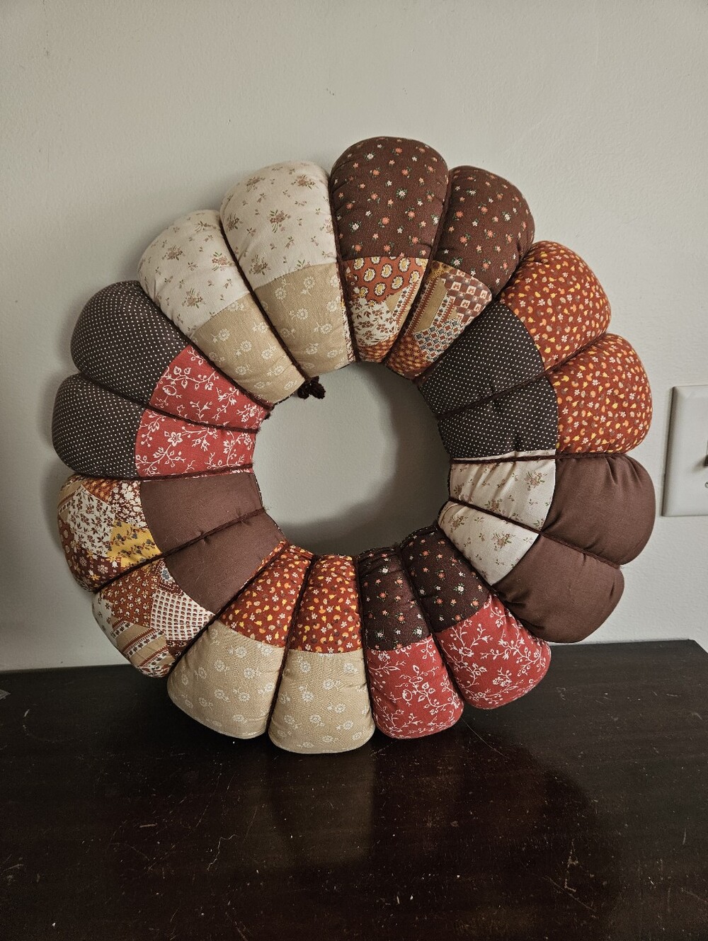 Vtg 1970s Fabric Puff Wreath Patchwork Quilted Stuffed 16" Autumn Cottagecore.